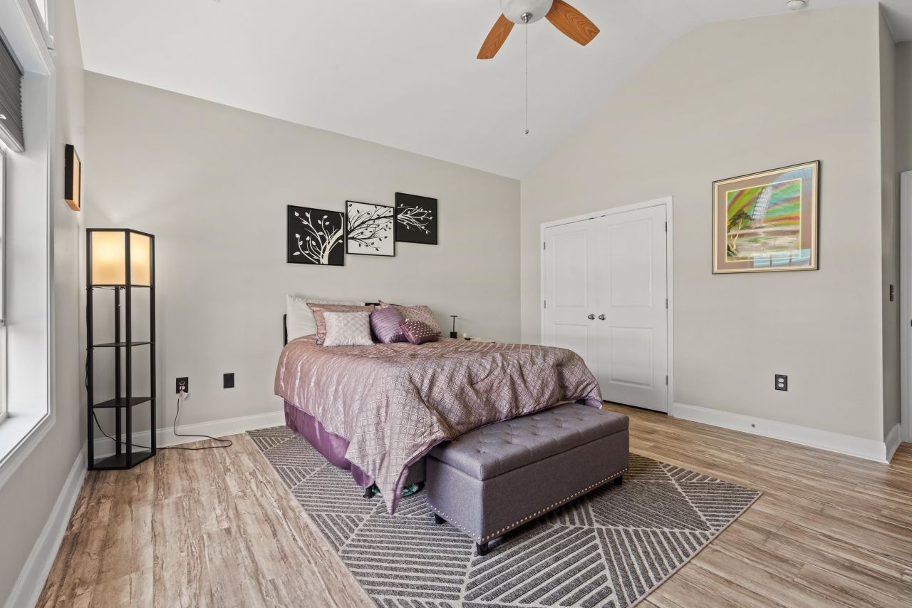 170 Summerlight Dr. Photo 23