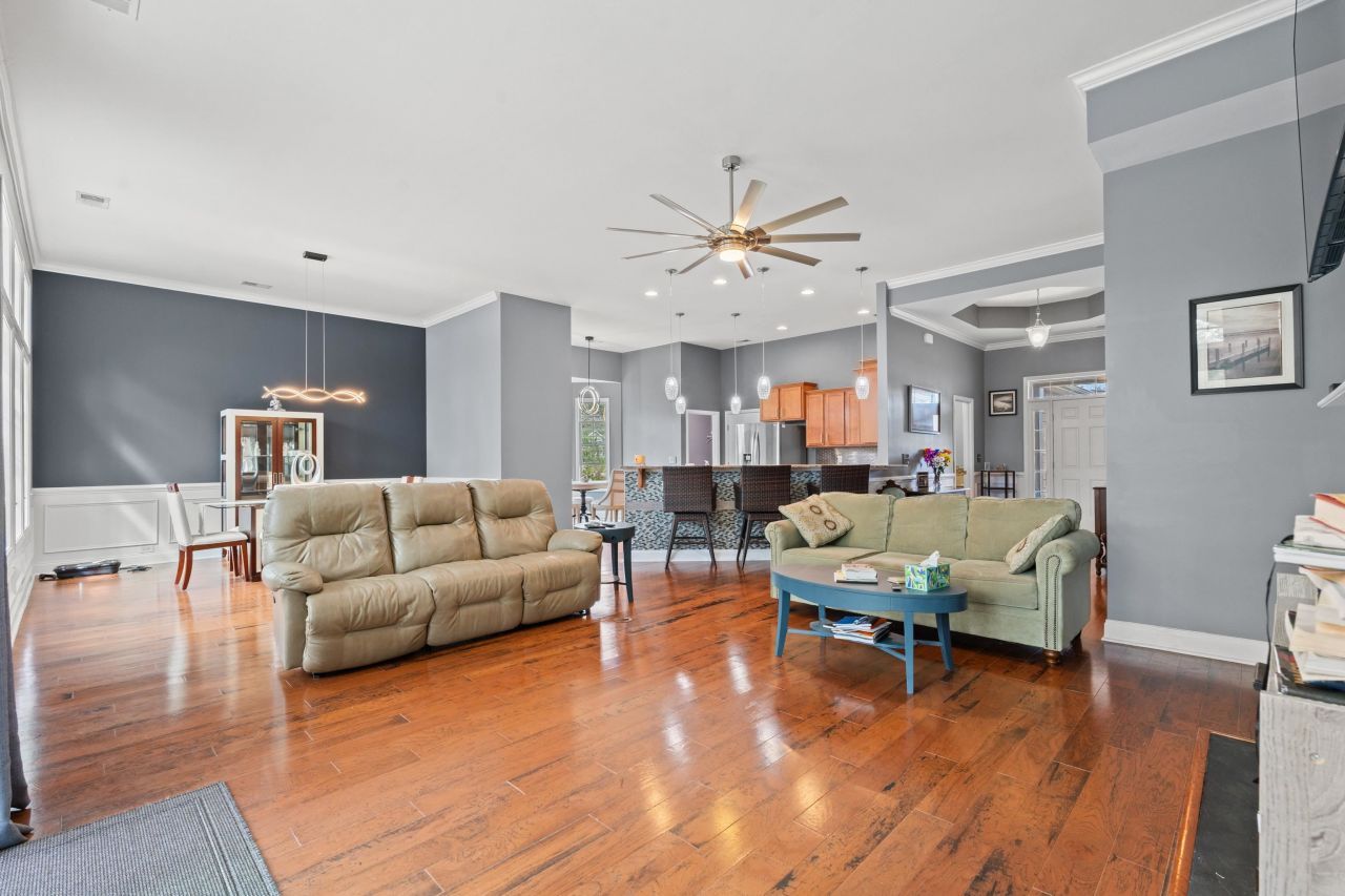 170 Summerlight Dr. Photo 4