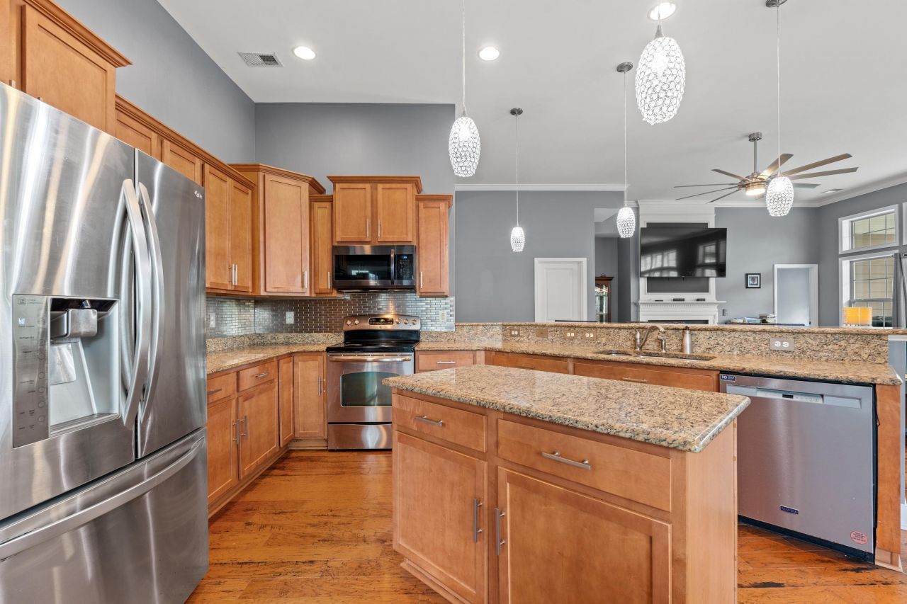 170 Summerlight Dr. Photo 6