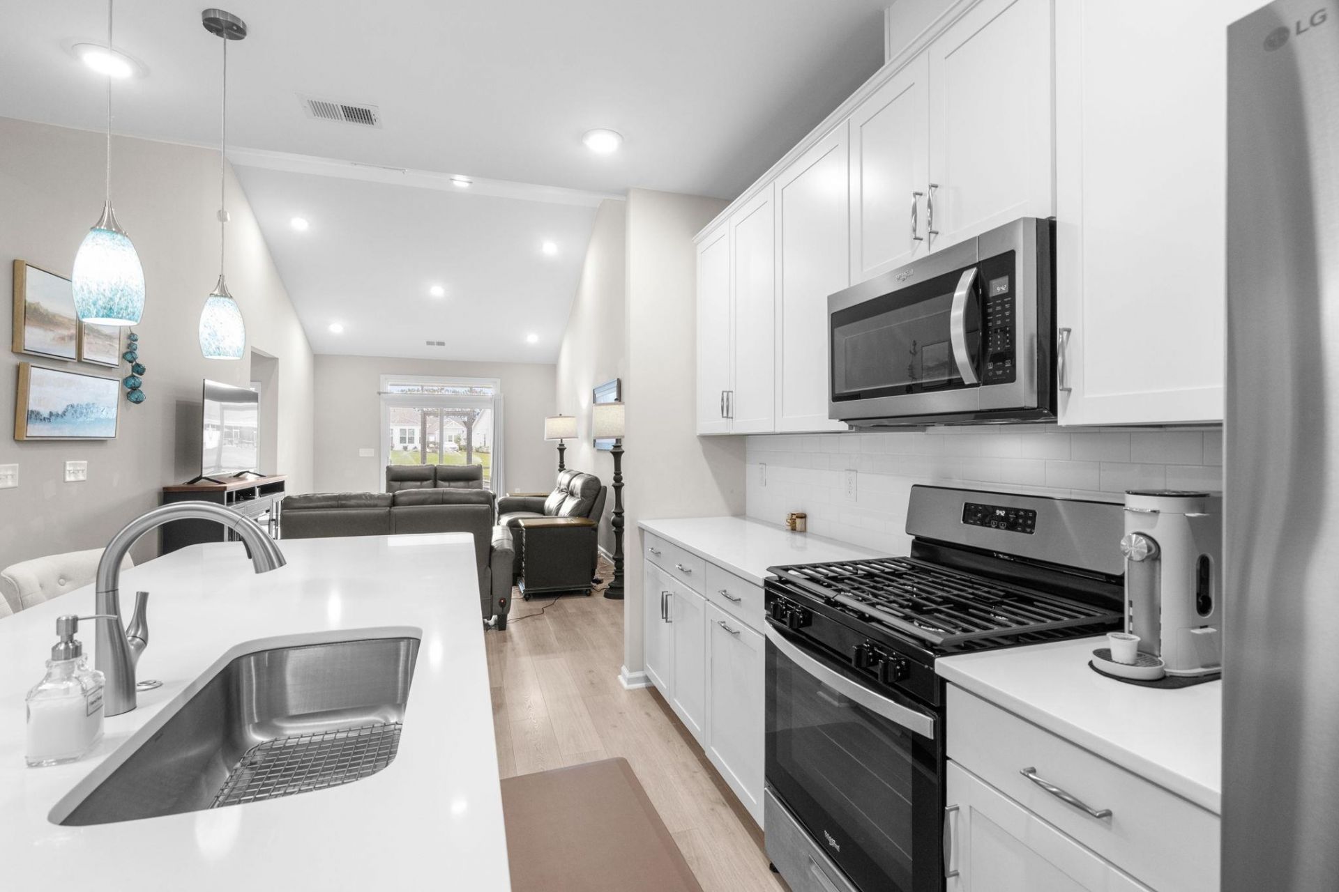 4024 Taranto Loop Photo 8