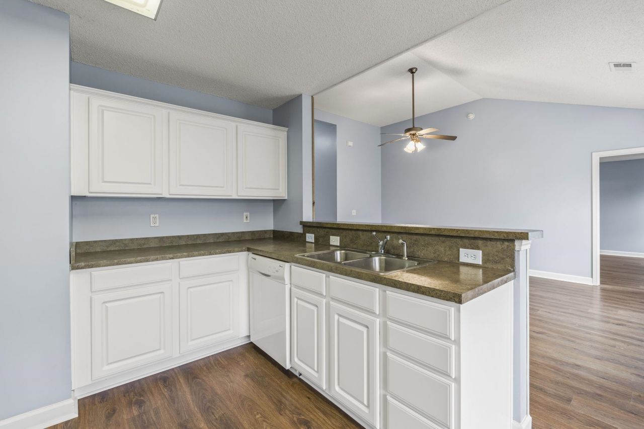 505 Whitebark St. Photo 11