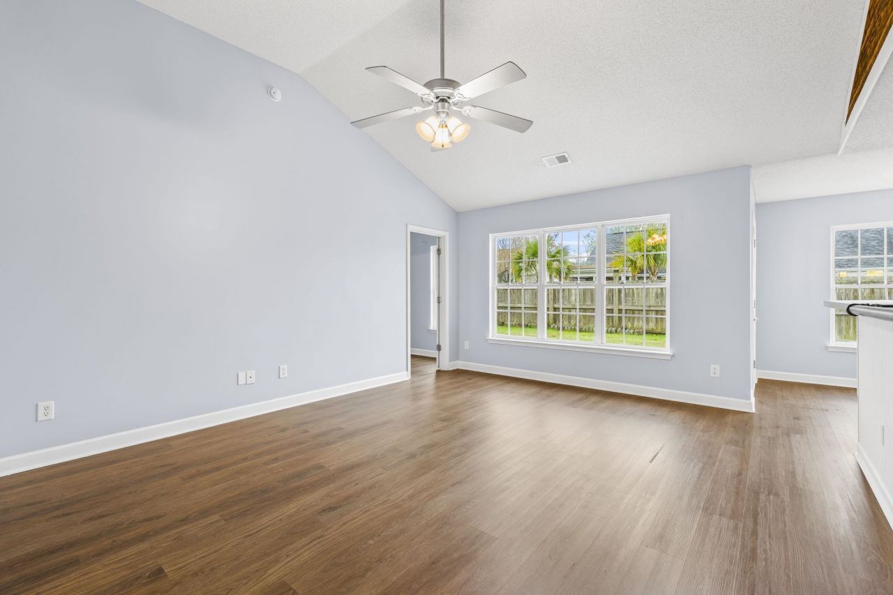 505 Whitebark St. Photo 7