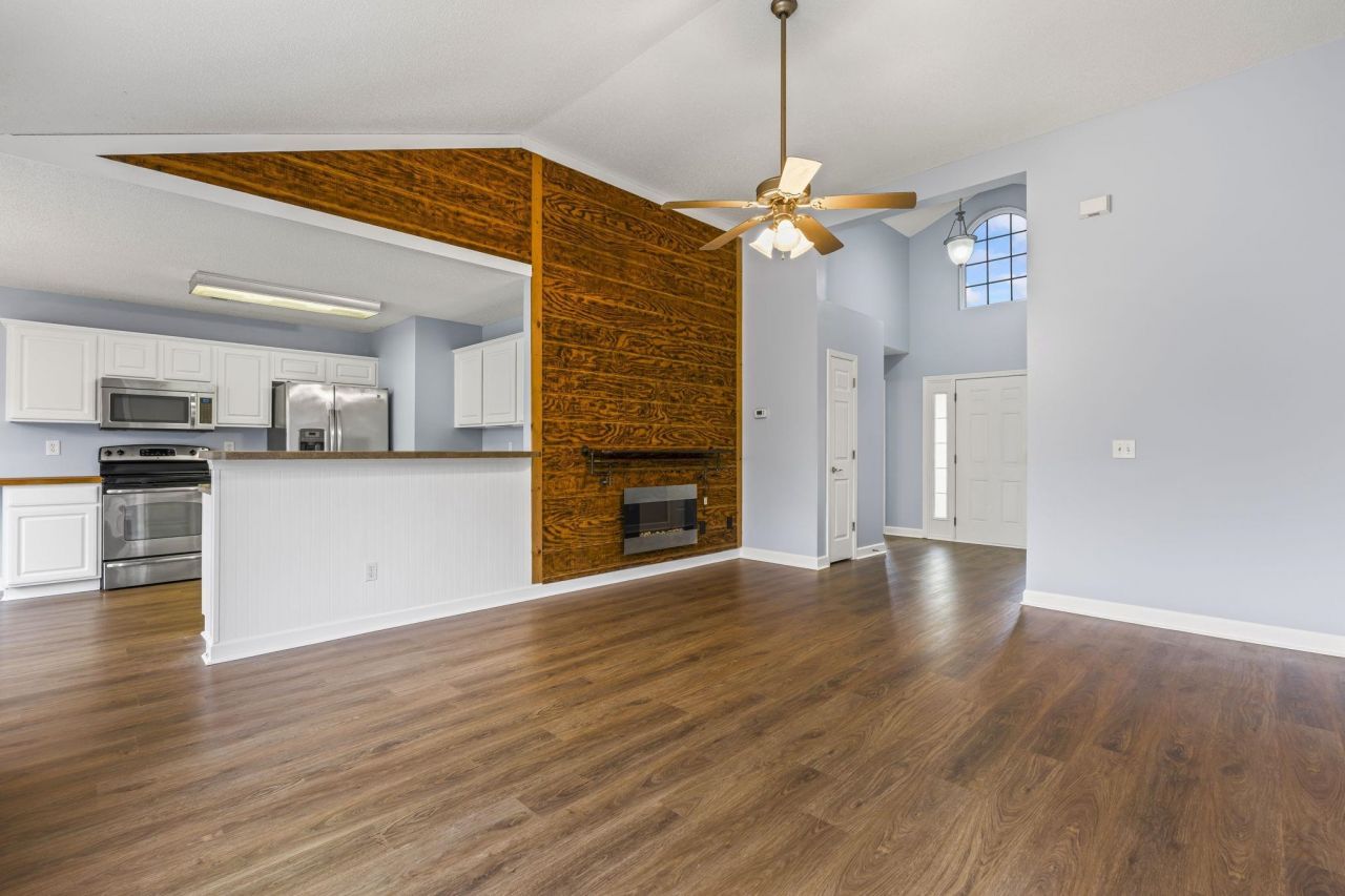 505 Whitebark St. Photo 8