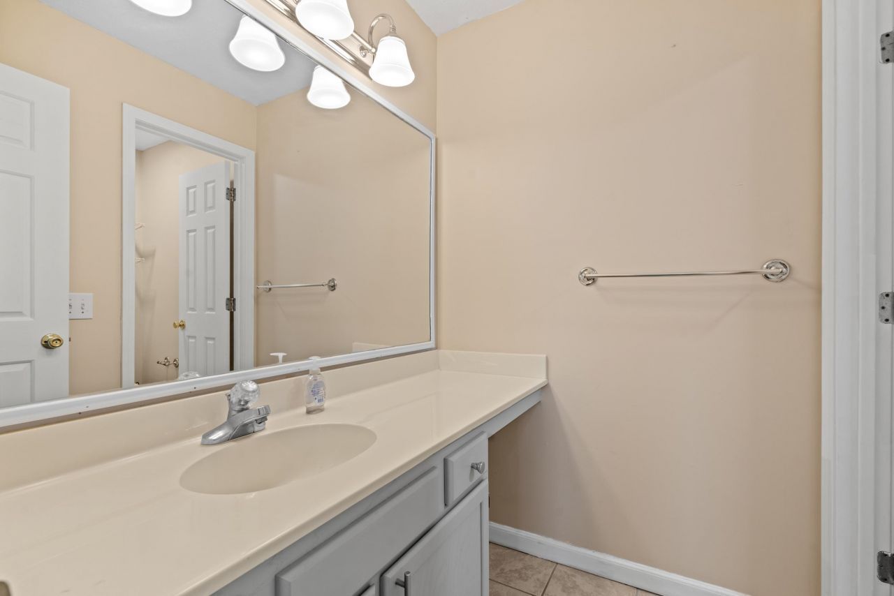 581 Blue River Ct. Photo 13