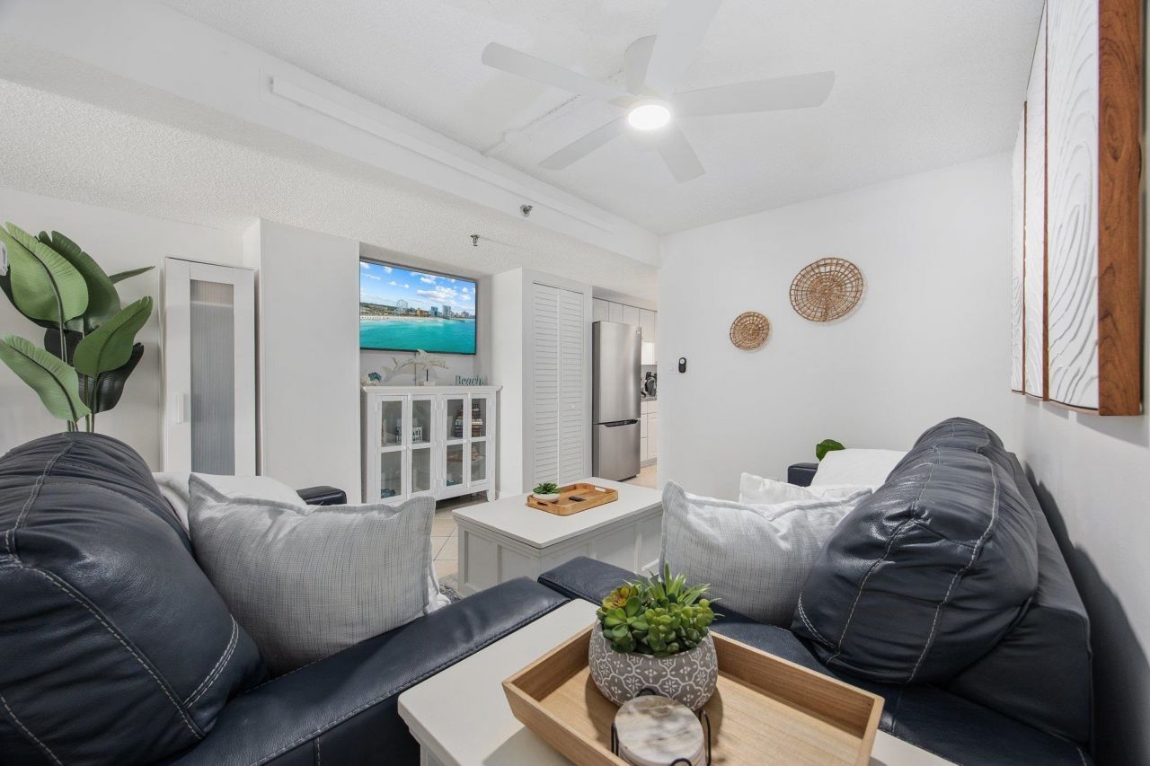 4000 N North Ocean Blvd. Photo 11