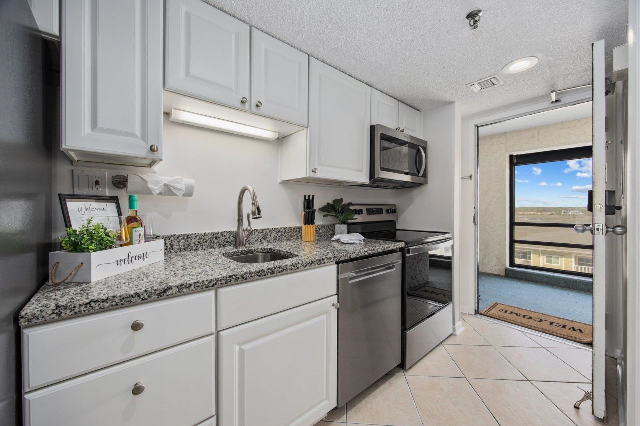 4000 N North Ocean Blvd. Photo 20