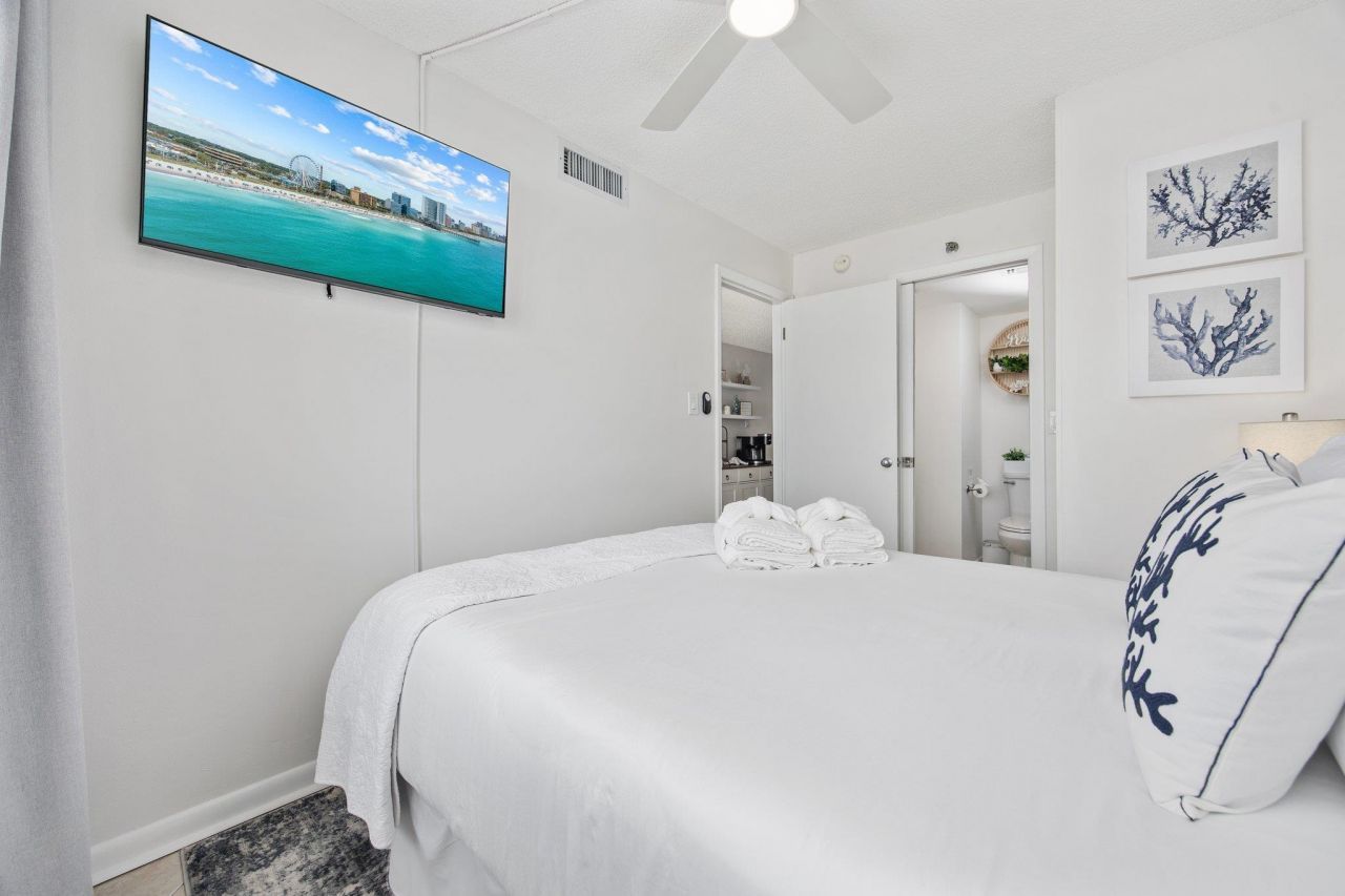 4000 N North Ocean Blvd. Photo 37