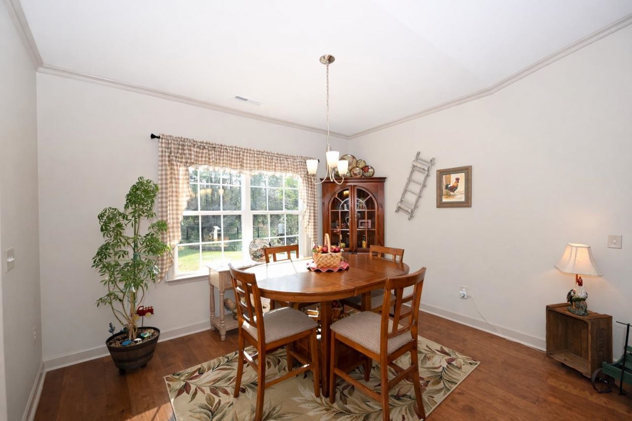 332 Moulton Dr. Photo 12