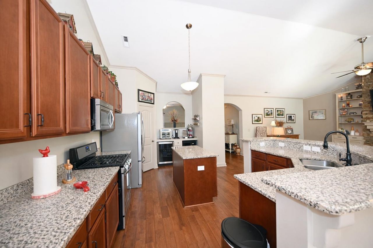 332 Moulton Dr. Photo 13