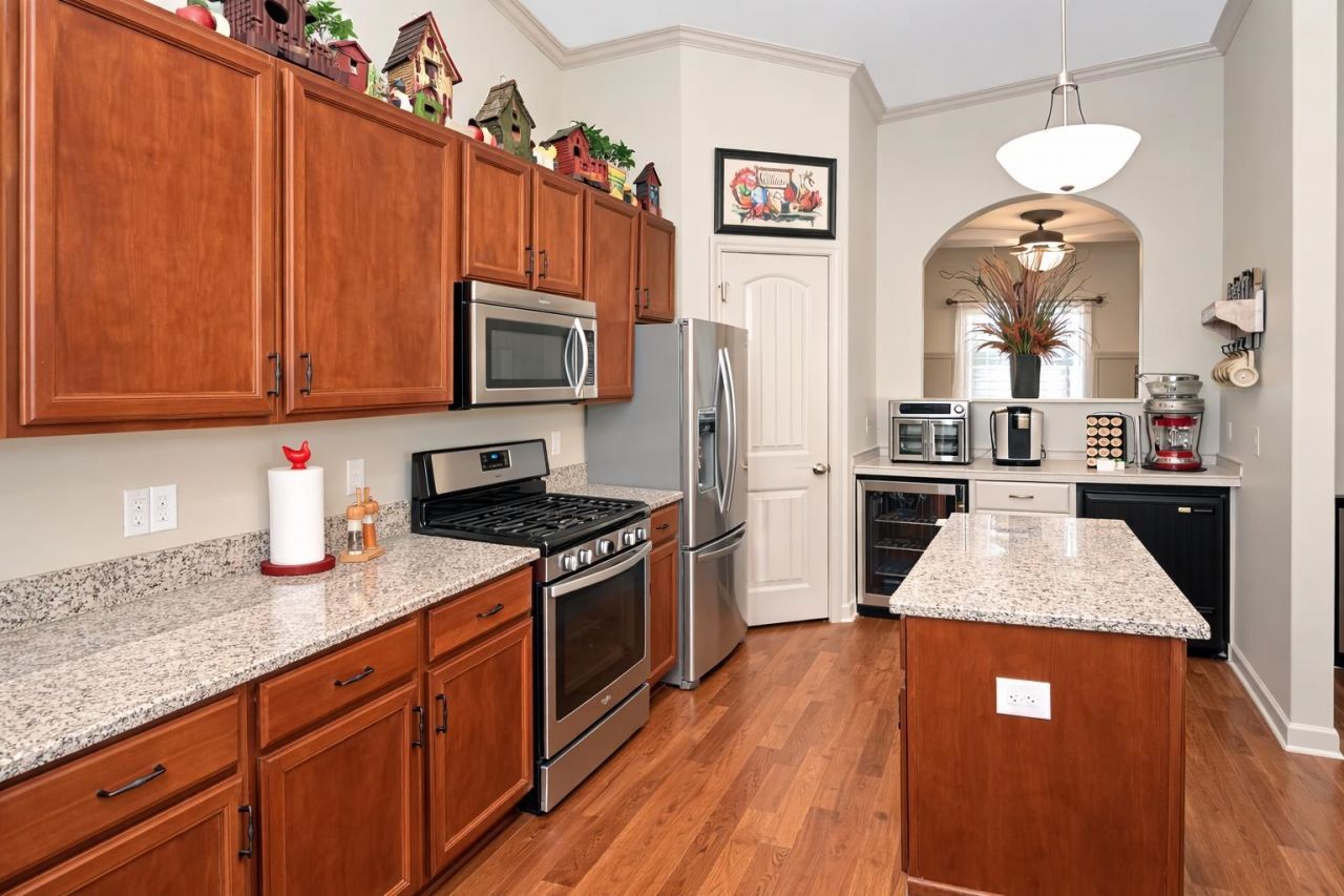 332 Moulton Dr. Photo 14