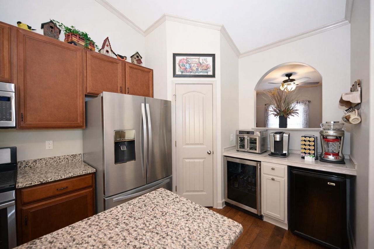 332 Moulton Dr. Photo 15