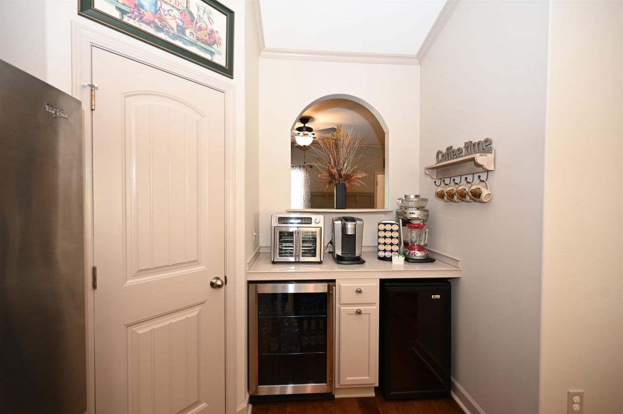 332 Moulton Dr. Photo 16