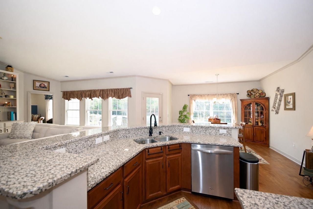 332 Moulton Dr. Photo 17