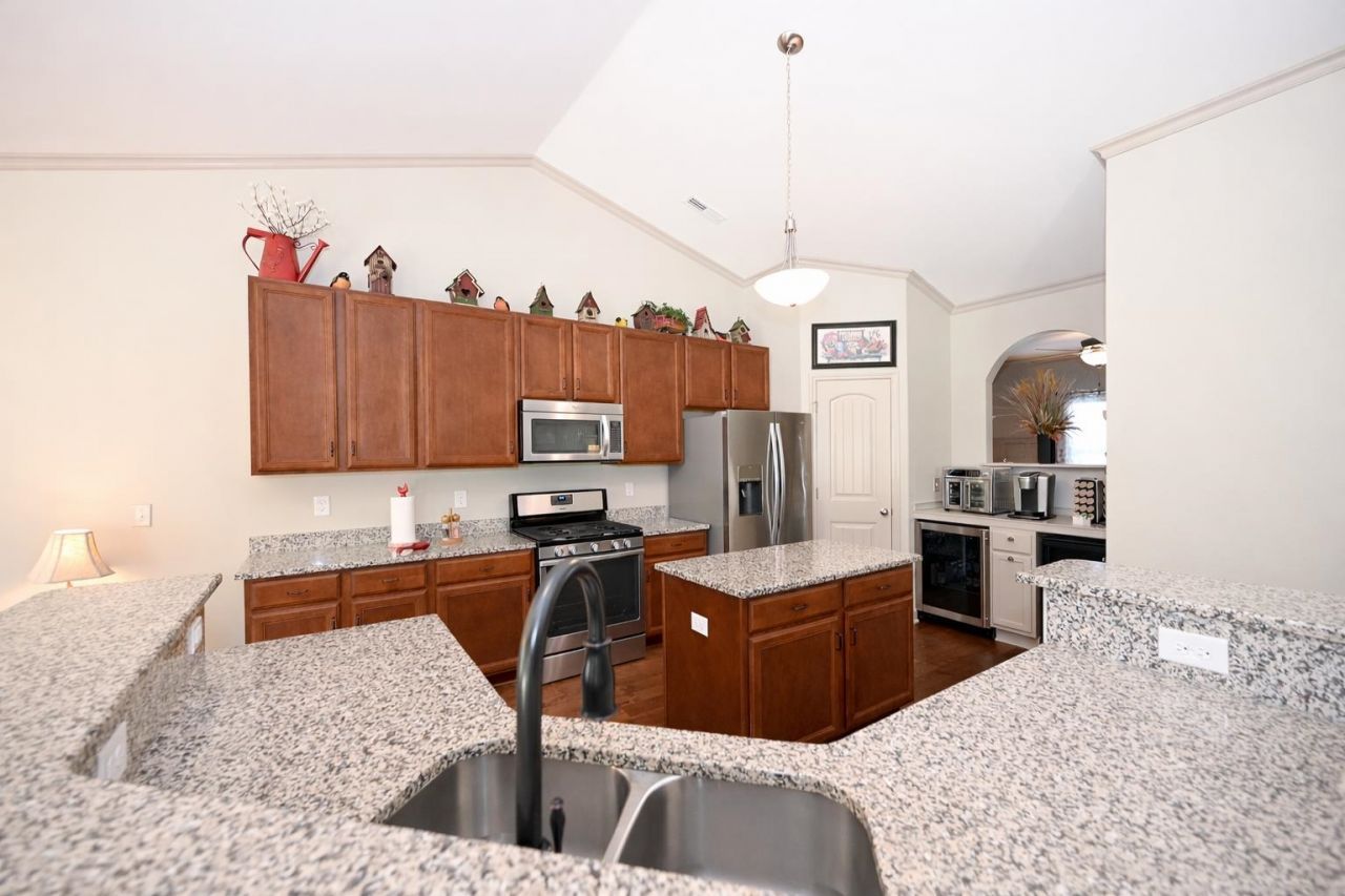 332 Moulton Dr. Photo 18