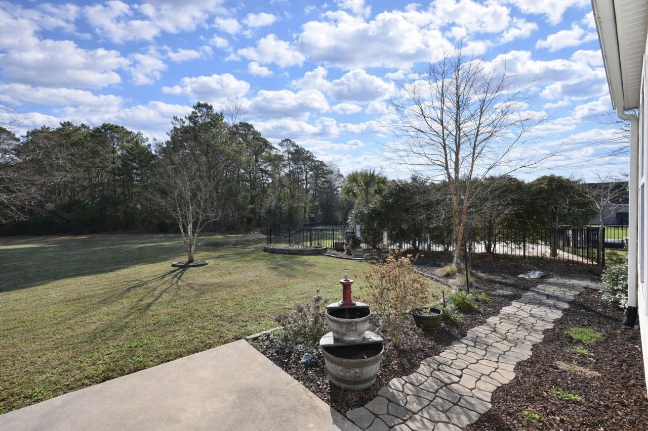 332 Moulton Dr. Photo 37