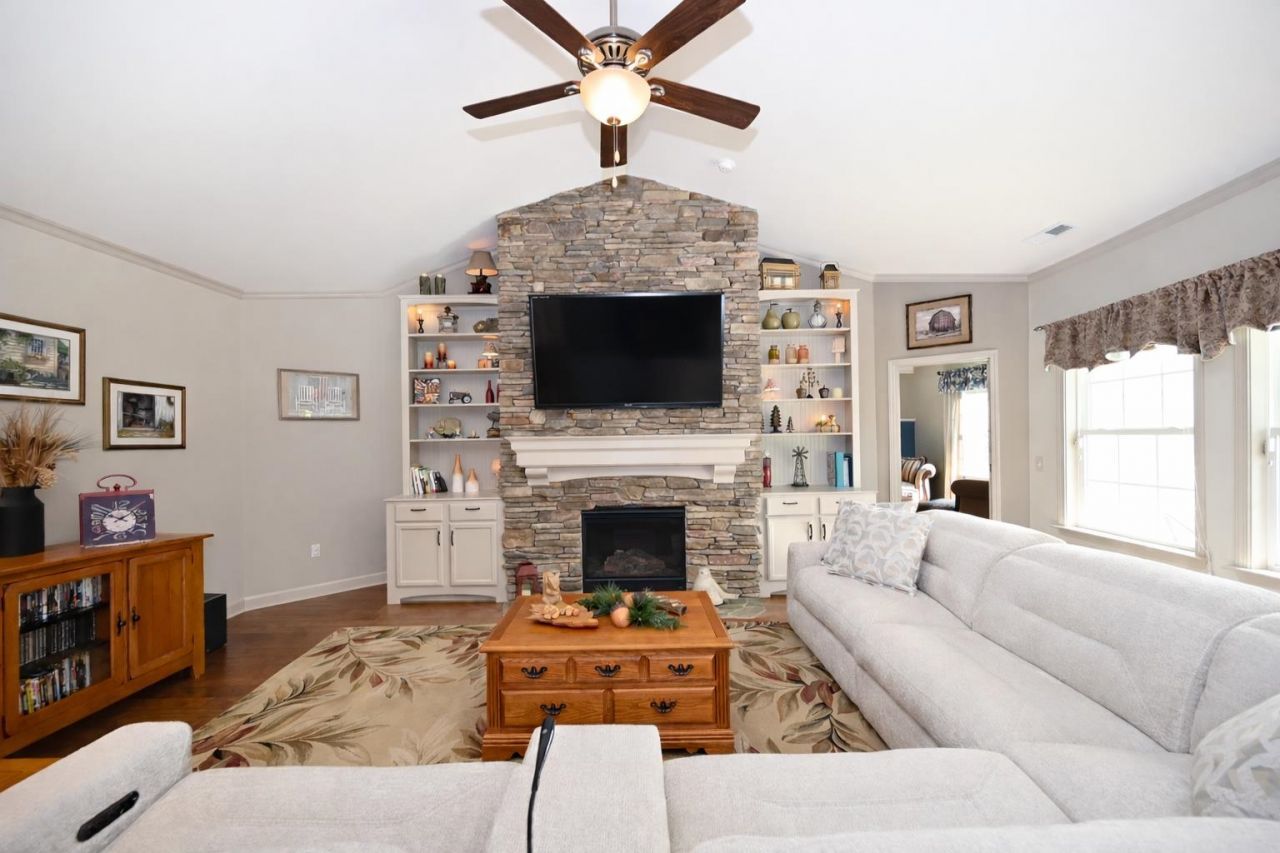 332 Moulton Dr. Photo 9