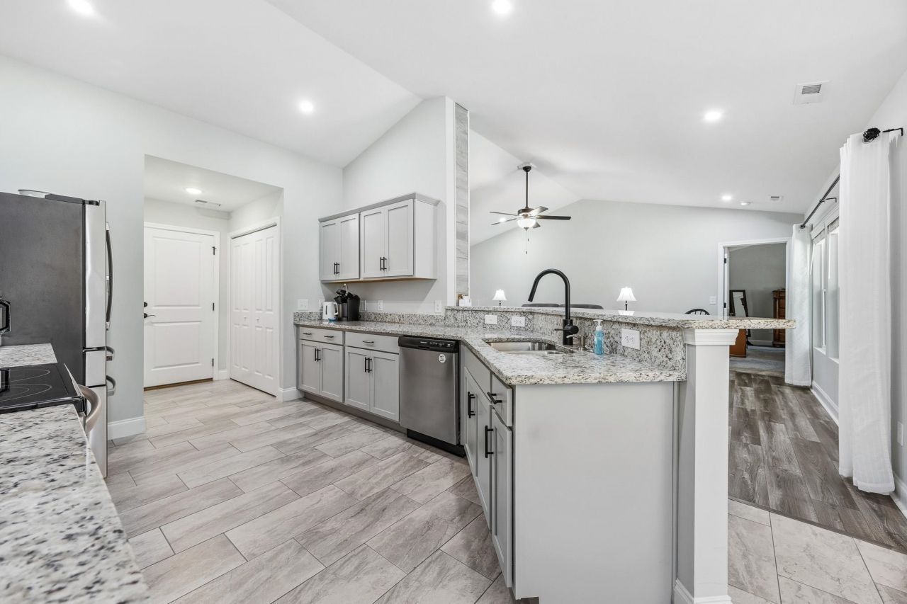 4177 Charleston Oaks Dr Photo 14