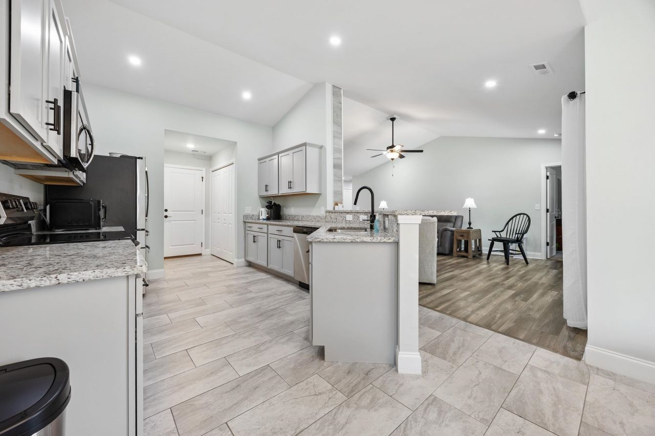 4177 Charleston Oaks Dr Photo 23