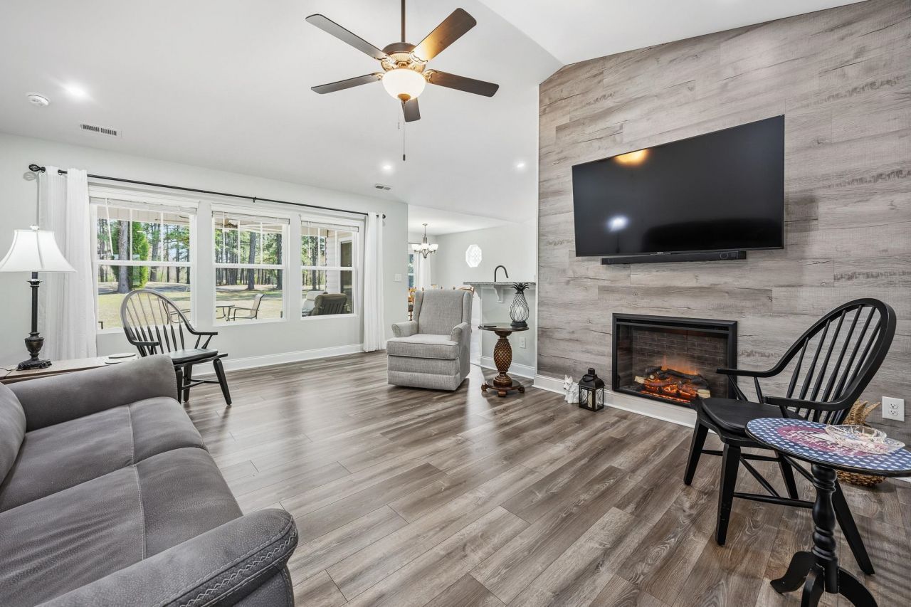 4177 Charleston Oaks Dr Photo 8