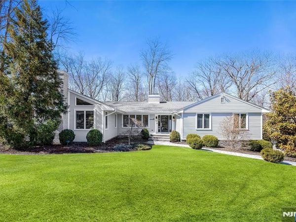 19 Ivy Place, Upper Saddle River, NJ 07458