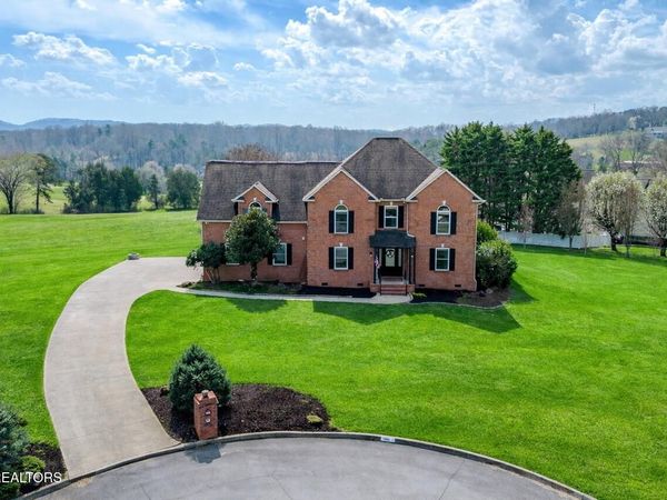 7801 Scenic Oaks Rd, Knoxville, TN 37938