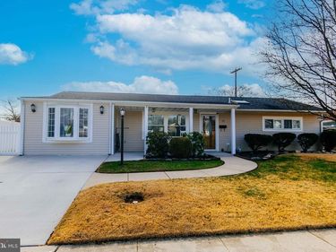 72 THORNRIDGE DRIVE , LEVITTOWN, PA 19054