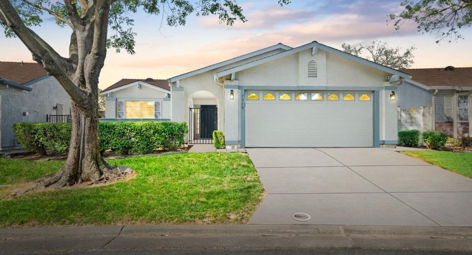 7579 Sunmore Ln, Sacramento, CA 95828 Photo
