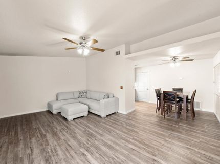 7579 Sunmore Ln, Sacramento, CA 95828 Photo