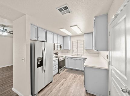 7579 Sunmore Ln, Sacramento, CA 95828 Photo