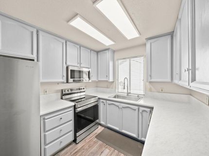 7579 Sunmore Ln, Sacramento, CA 95828 Photo