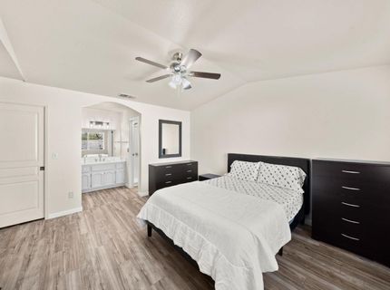 7579 Sunmore Ln, Sacramento, CA 95828 Photo
