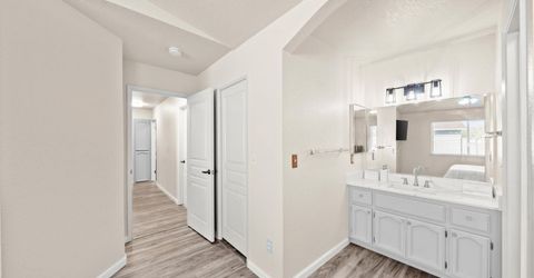 7579 Sunmore Ln, Sacramento, CA 95828 Photo