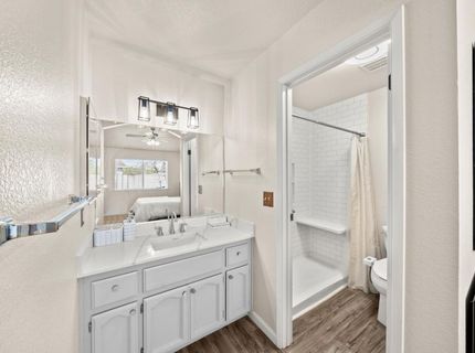 7579 Sunmore Ln, Sacramento, CA 95828 Photo