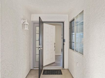 7579 Sunmore Ln, Sacramento, CA 95828 Photo