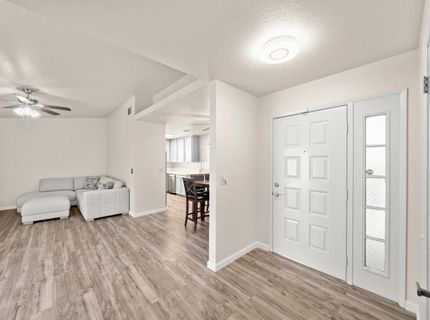 7579 Sunmore Ln, Sacramento, CA 95828 Photo