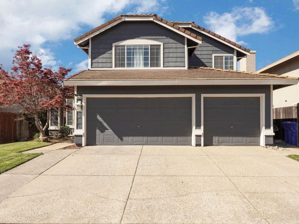 8866 Starfall Way, Elk Grove, CA 95624