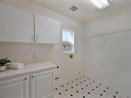 341 Anjou Cir, Sacramento, CA 95835 Photo