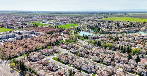 341 Anjou Cir, Sacramento, CA 95835 Photo