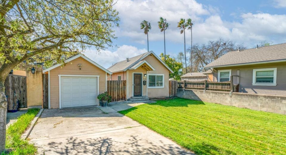 4568 9th Ave, Sacramento, CA 95820 Photo