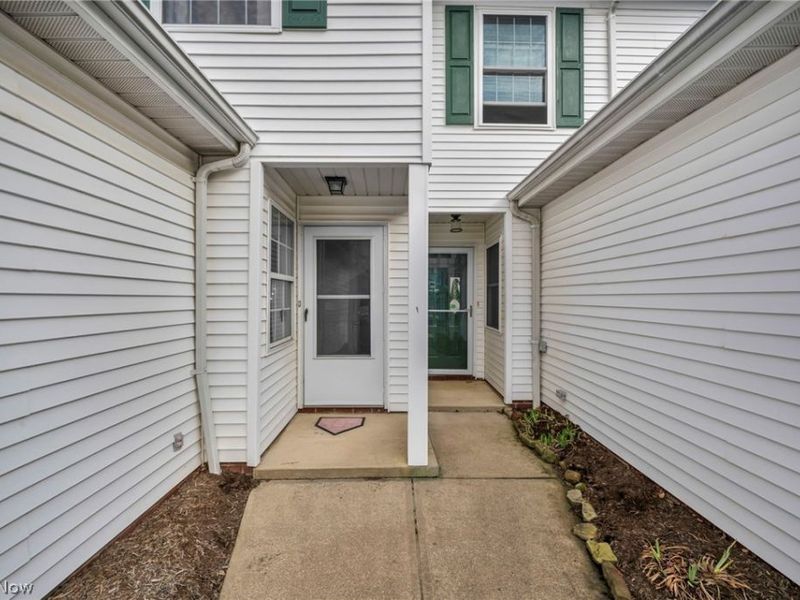 6707 Woodruff Court , Middleburg Heights, OH 44130 Photo 3