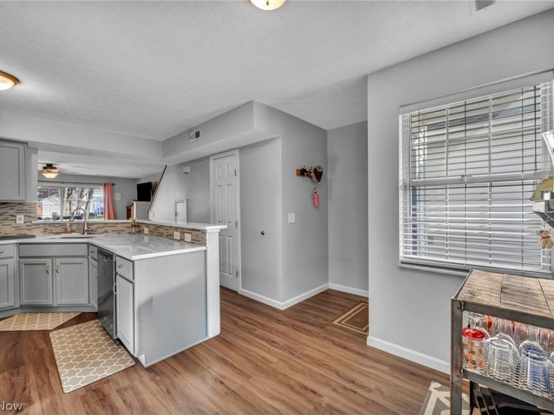 6707 Woodruff Court , Middleburg Heights, OH 44130 Photo 4