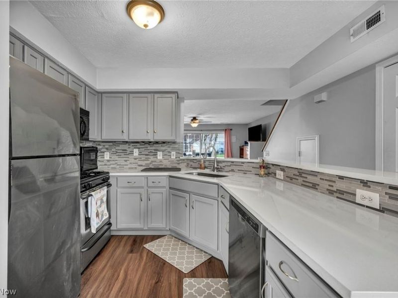 6707 Woodruff Court , Middleburg Heights, OH 44130 Photo 5