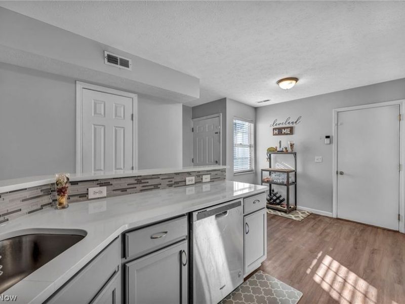 6707 Woodruff Court , Middleburg Heights, OH 44130 Photo 6