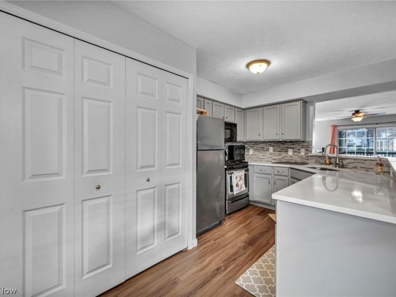 6707 Woodruff Court , Middleburg Heights, OH 44130 Photo 9