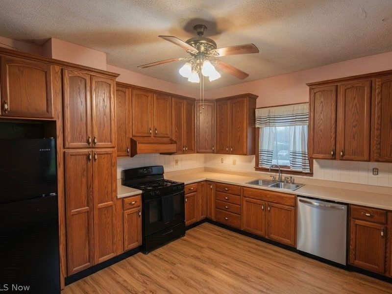 1195 S Johnson Road, Sebring, OH 44672 Photo 4