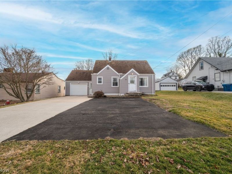 60 Renee Drive, Struthers, OH 44471 Photo 2