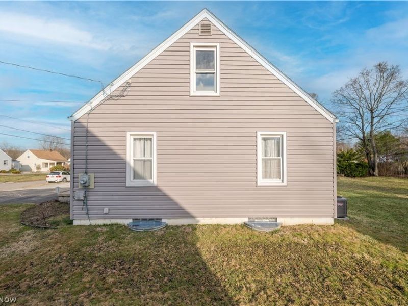 60 Renee Drive, Struthers, OH 44471 Photo 4
