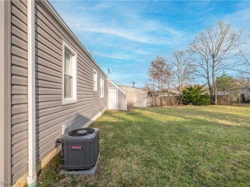 60 Renee Drive, Struthers, OH 44471 Photo 5