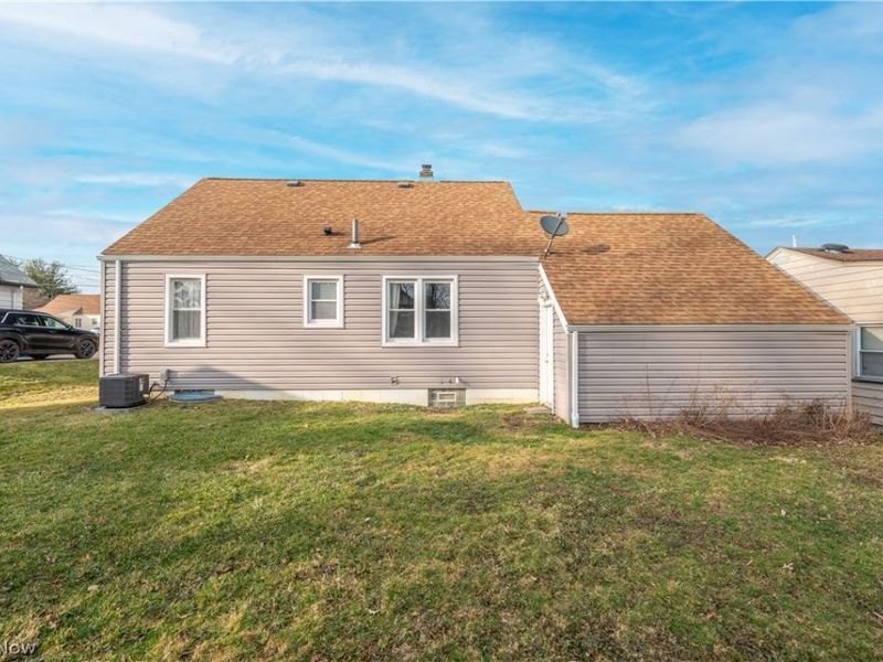60 Renee Drive, Struthers, OH 44471 Photo 6