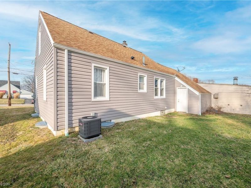 60 Renee Drive, Struthers, OH 44471 Photo 7